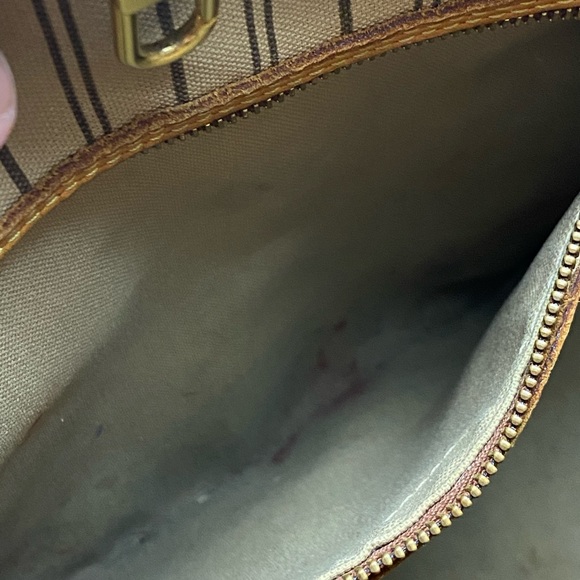 Louis Vuitton Neverfull MM - Picture 8 of 12